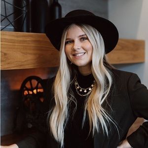 Meet your Posher, Leah